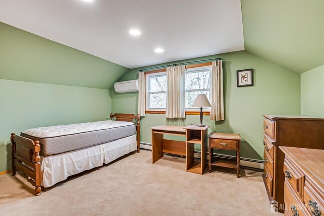 Building Photo - 92 Coleman St