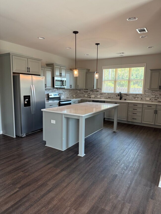 Building Photo - 9800 Bluestone Cir