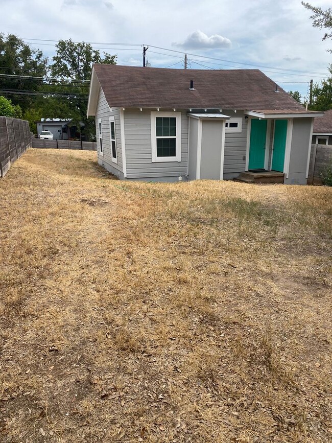 Building Photo - Beautiful East Austin Bungalow