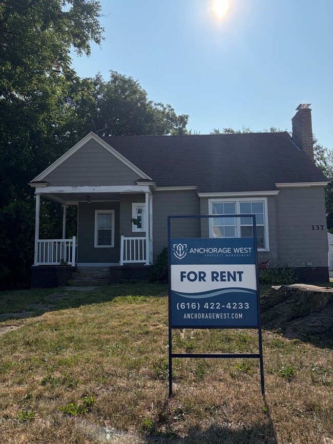 Building Photo - Lovely 3 Bedroom Downtown Holland