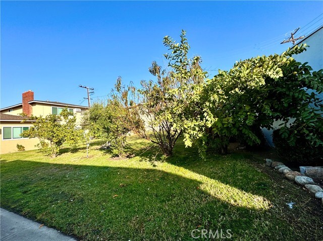 Building Photo - 2591 Hayes Dr