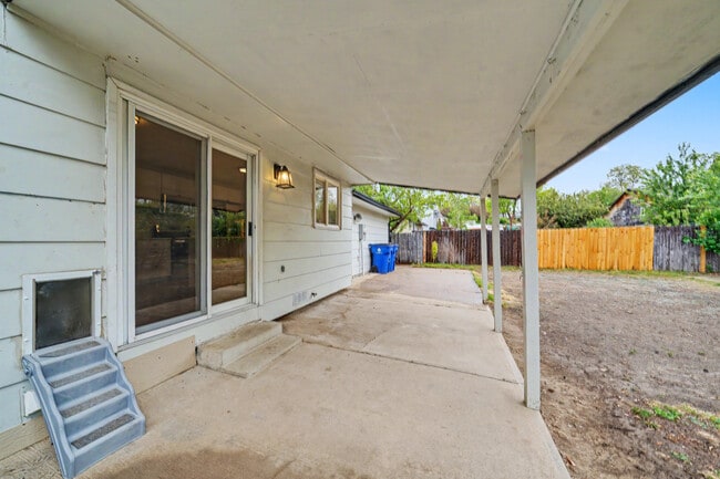 Building Photo - 9587 Dudley Dr
