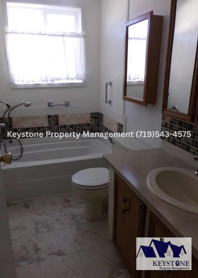 Building Photo - 886 S Dante Dr