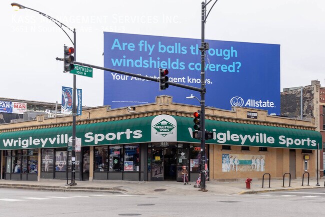 Building Photo - Newer Construction Prime Southport Corrido...