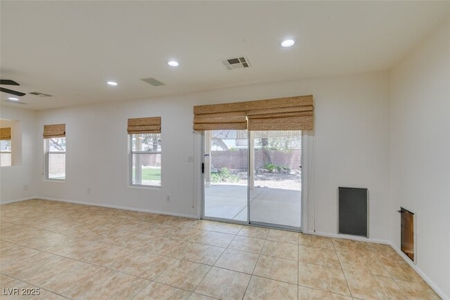 Building Photo - 210 Lynbrook St