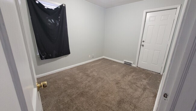 Building Photo - 2556 Thomas st