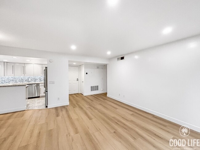 Building Photo - Charming 2BD/2BA Condo in Hillcrest W/ W/D...