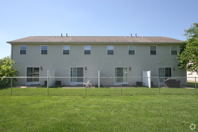 Ottawa Country Place Apartments - Country Place Apartments - Ottawa