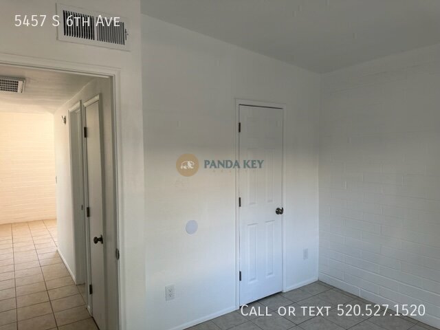Building Photo - 5457 S 6th Ave