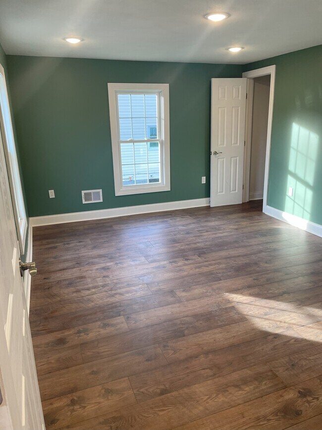 3208#2 Bedroom #1 - 3208 East Ave