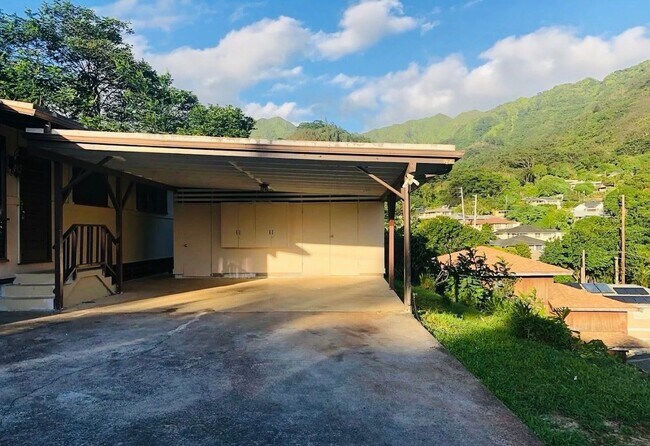 Building Photo - Available April 1 – 3BR Home in Desirable Manoa Woodlawn