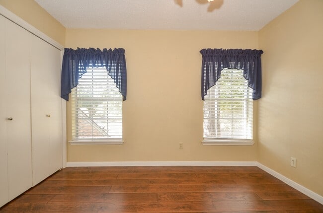 Building Photo - 8310 Hot Springs Dr