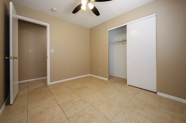 Building Photo - 10041 E Paseo San Rosendo