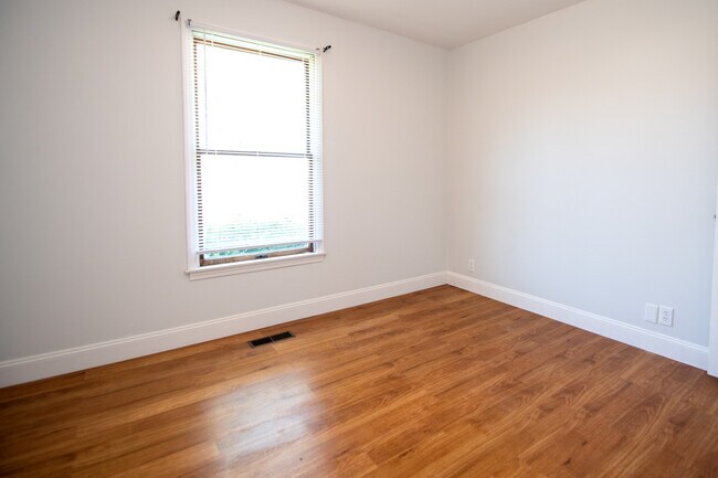 Building Photo - 152 Pierre Pl