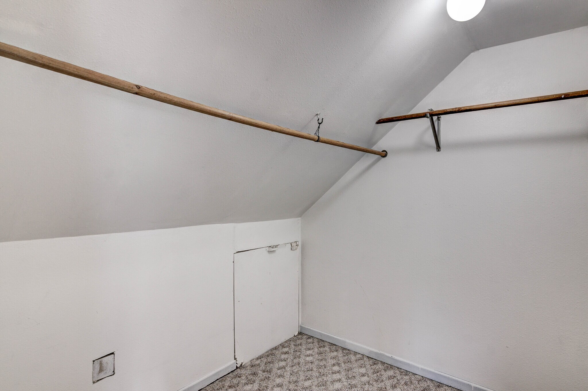 Building Photo - 616 Davis Ave