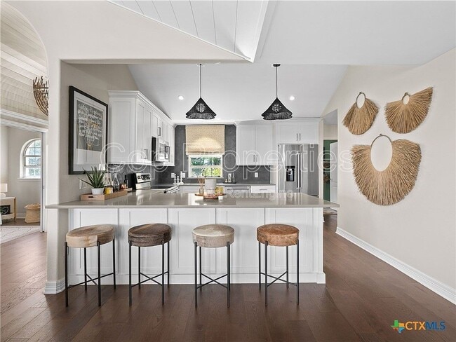 Building Photo - 321 Village View Dr