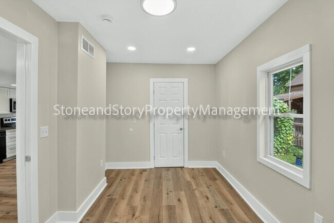 Building Photo - 414 NE Grattan St