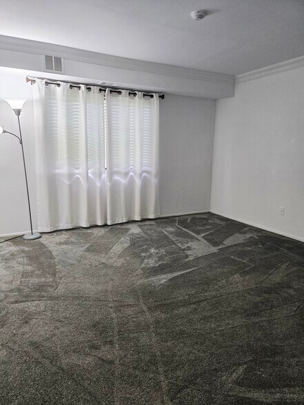 Building Photo - 199 Pointe Cir N