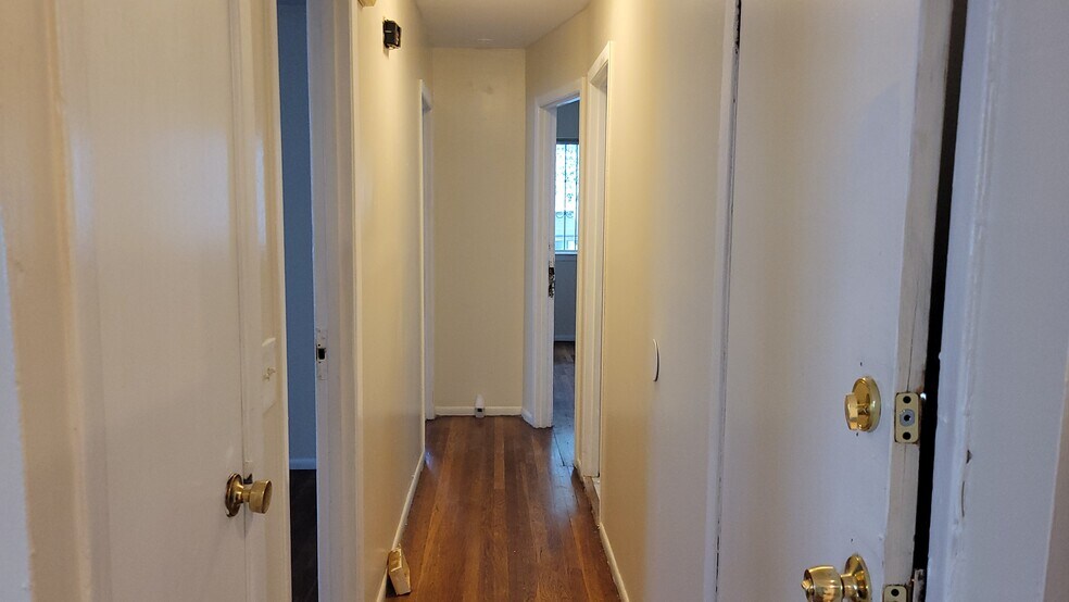 Hallway - 110 Boylan St