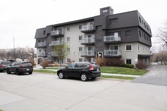Building Photo - Mill Pointe