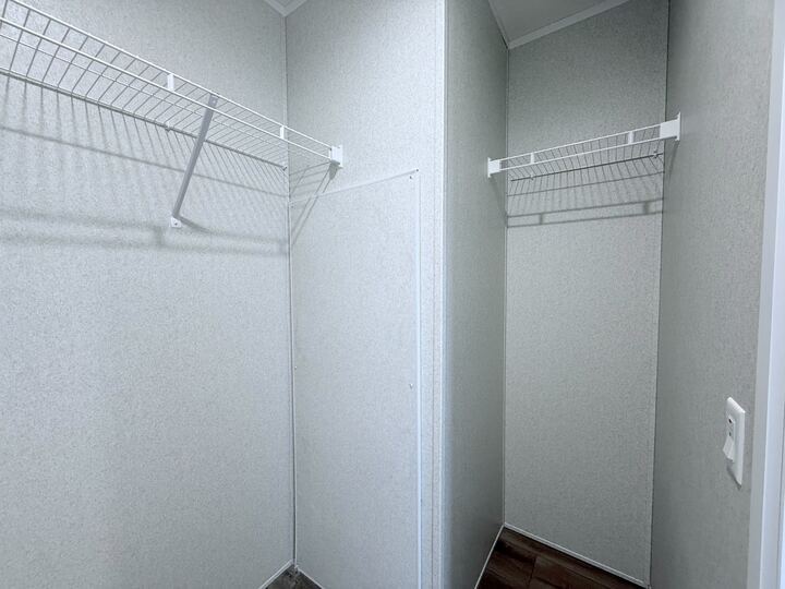 Building Photo - 29909 Flushing Dr