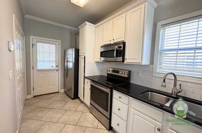 Building Photo - 203 Ridgecrest Dr