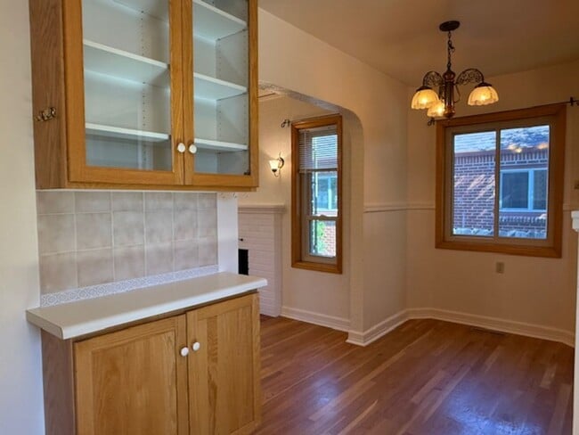 Building Photo - House For Lease