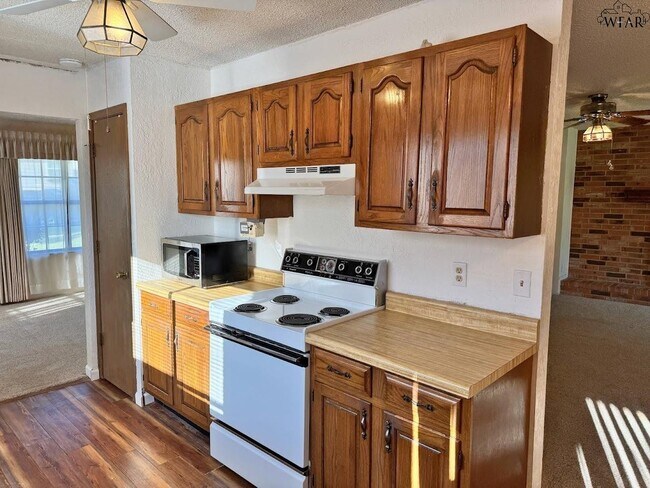 Building Photo - 1513 Hursh Ave