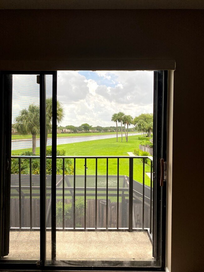 Building Photo - Beautiful and well-maintained 2BR/2BA town...