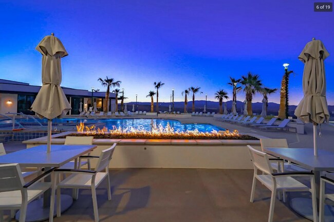 Building Photo - Desert Color Home