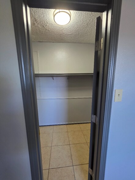 Building Photo - 7801 Sun St