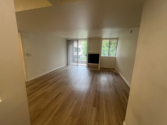 Building Photo - Beautifully located 2 Bedroom, 2 Bathroom, Canoga Park Condominium for Lease!