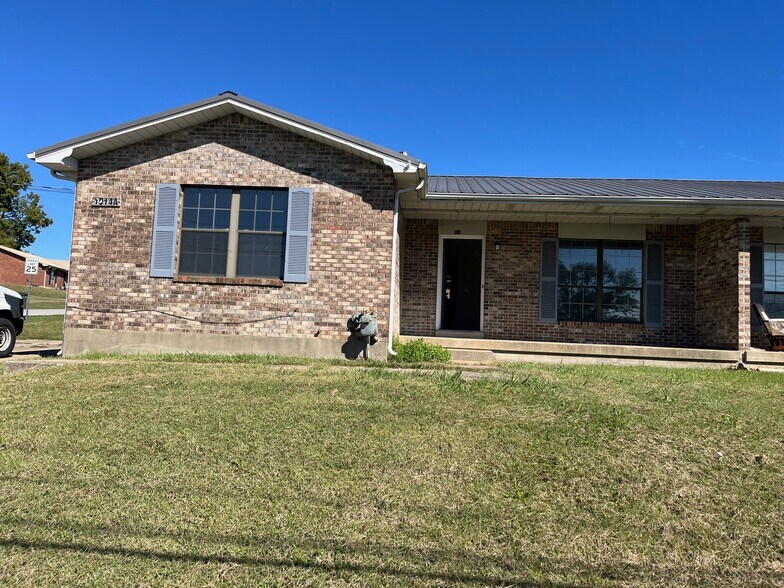 Primary Photo - 1014A Windview Pl
