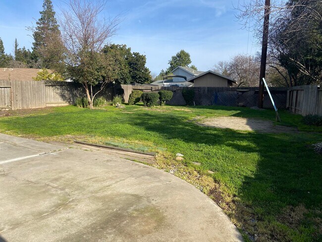 Building Photo - Semi Remodeled One Story 3 Bdrm, 2 Bath!