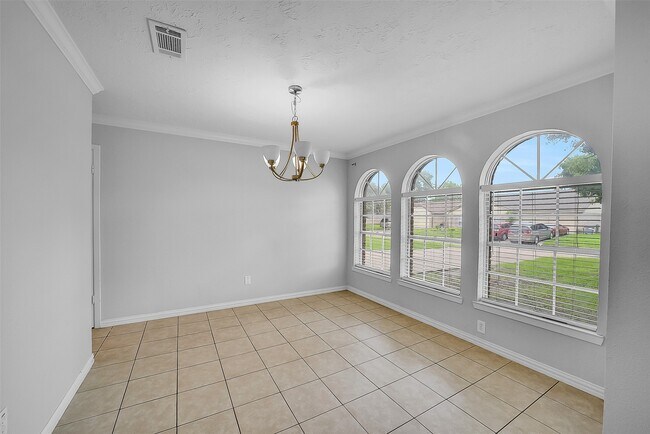 Building Photo - 13618 Piney Oaks Dr