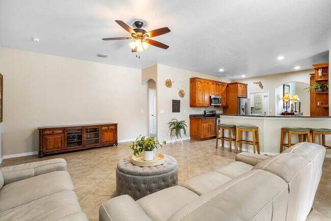 Building Photo - 2999 Dovedale Ct