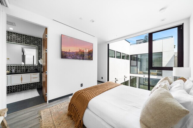 Building Photo - 838 California Ave