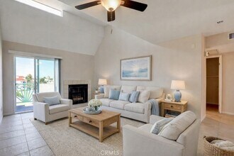 Building Photo - 450 E 4th St