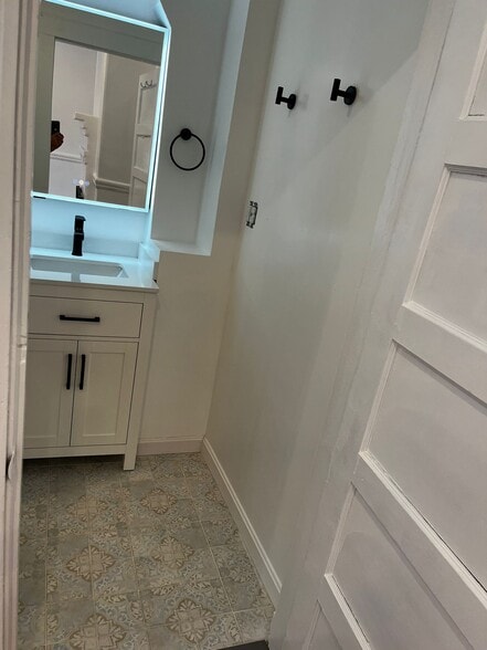 bathroom 1 - 279 E Squantum St