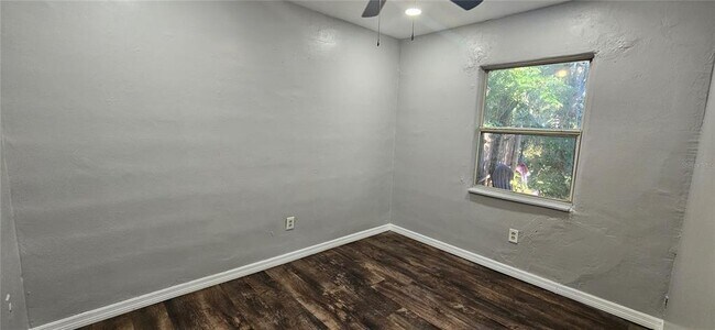 Building Photo - 430 N Charles St