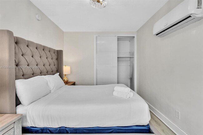 Building Photo - 10000 E Bay Harbor Dr