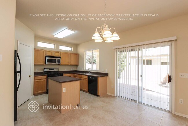 Building Photo - 4170 E Betsy Ln