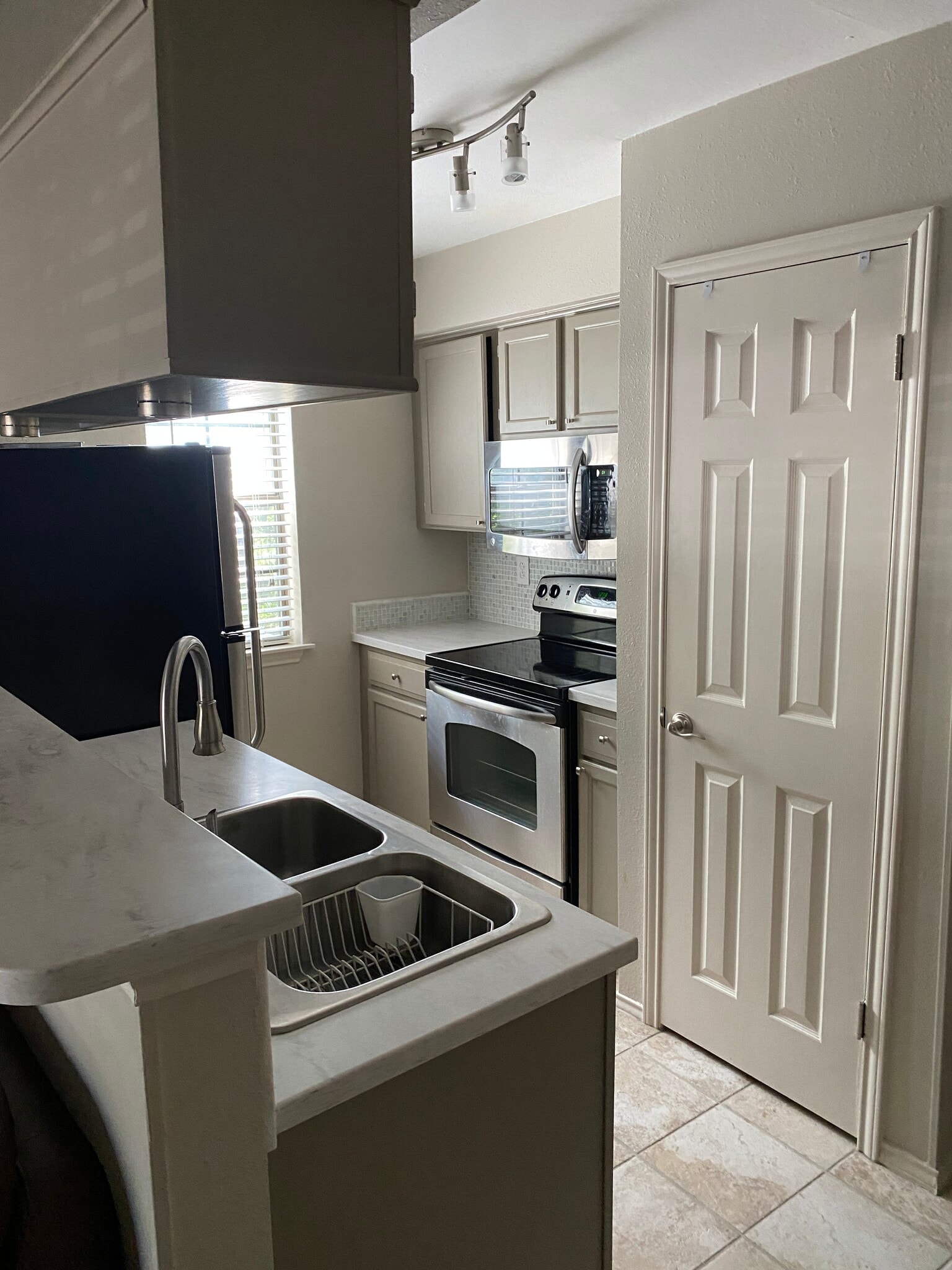 Kitchen - 11610 Vance Jackson Rd