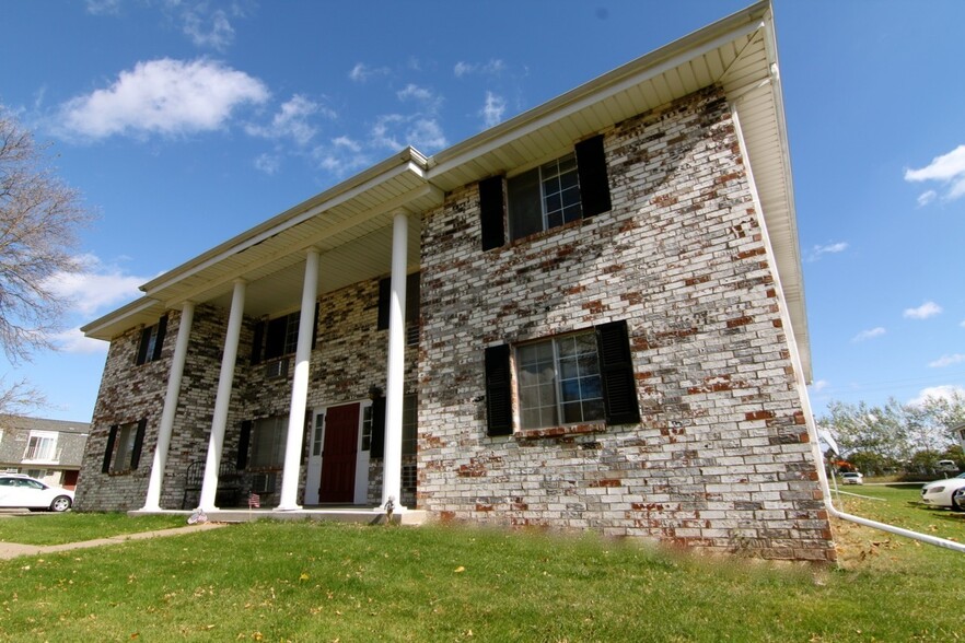 Interior Photo - Marshfield Columns