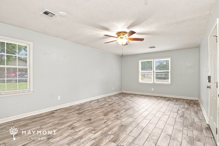 Building Photo - 3591 Robert E Lee Dr