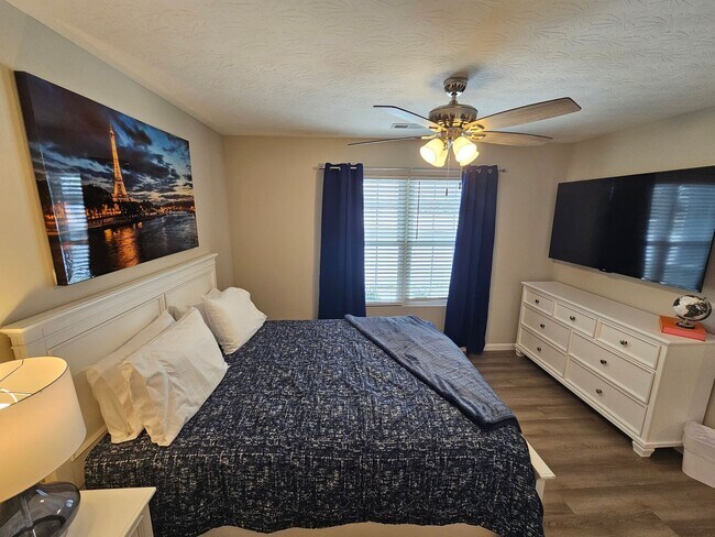 Building Photo - 814 Pierson Rd