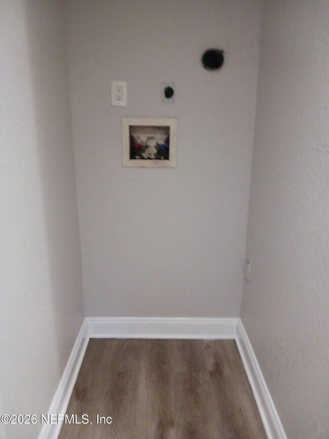 Building Photo - 5455 Gable Ln