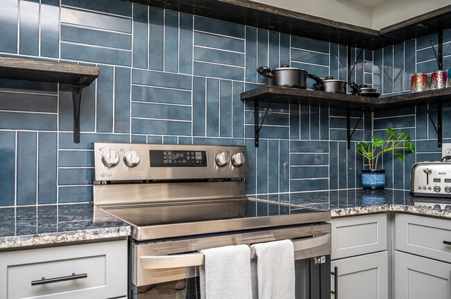 Building Photo - 1283 Sweet Pine Dr