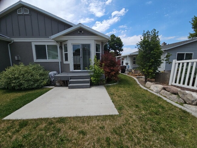 Building Photo - Charming East Provo Home with Scenic Views...