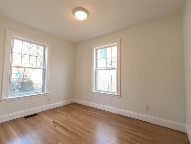 Building Photo - 15 Parley Ave